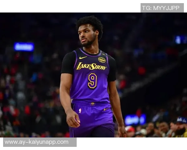 夸梅直言布朗尼一年无进步威少积极跑动更具价值