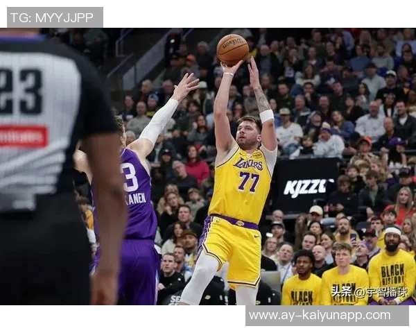 东契奇谈老詹回归球队目标与钓鱼动作背后的友谊故事