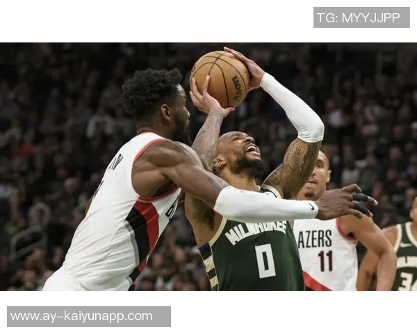 勇士助教斯托茨与昔日爱徒利拉德赛前亲切交流回忆共事岁月 勇士助教斯托茨与昔日爱徒利拉德赛前亲切交流回忆共事岁月