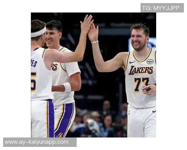 东契奇开赛前四场狂砍165分创队史纪录里夫斯以143分并列第四位 东契奇开赛前四场狂砍165分创队史纪录里夫斯以143分并列第四位