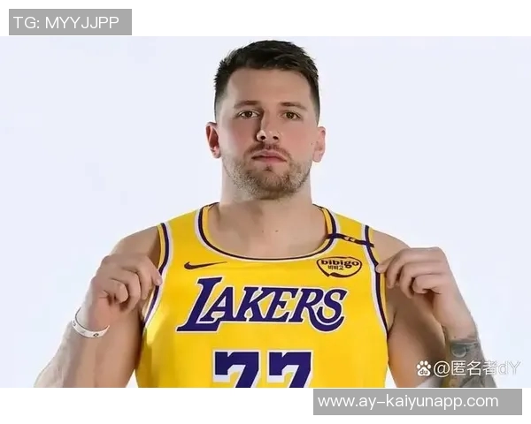 慈世平分享湖人亲子活动瞬间感谢东契奇詹姆斯与孙女合影留念 慈世平分享湖人亲子活动瞬间感谢东契奇詹姆斯与孙女合影留念