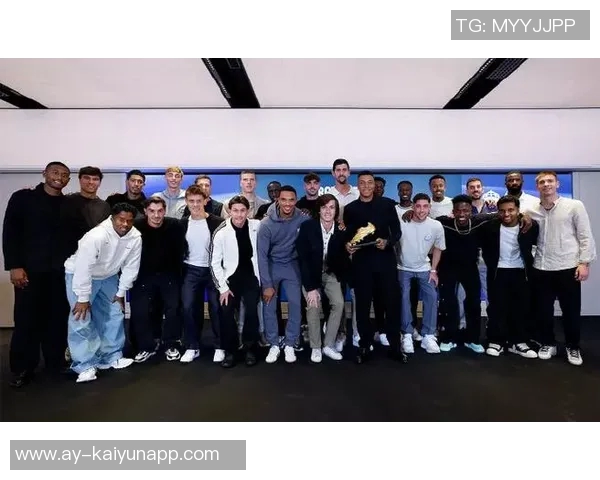 姆巴佩将于周五在伯纳乌包厢领取上赛季欧洲金靴奖盛典即将举行 姆巴佩将于周五在伯纳乌包厢领取上赛季欧洲金靴奖盛典即将举行